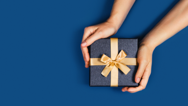 Employee Holiday Gift-Giving Etiquette: Do's and Don'ts
