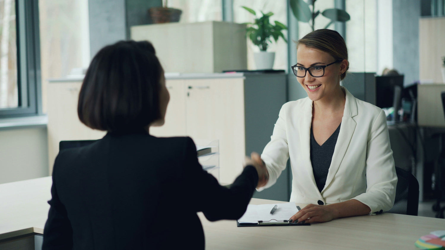 How to Introduce Your New Employee [Sample New Employee Introduction Email Templates]